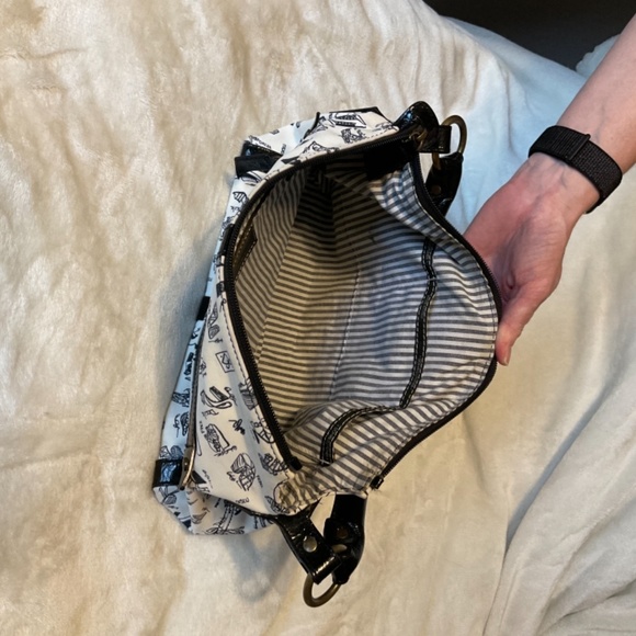 Used Donald J Pliner black & white fashion bag - Picture 7 of 7